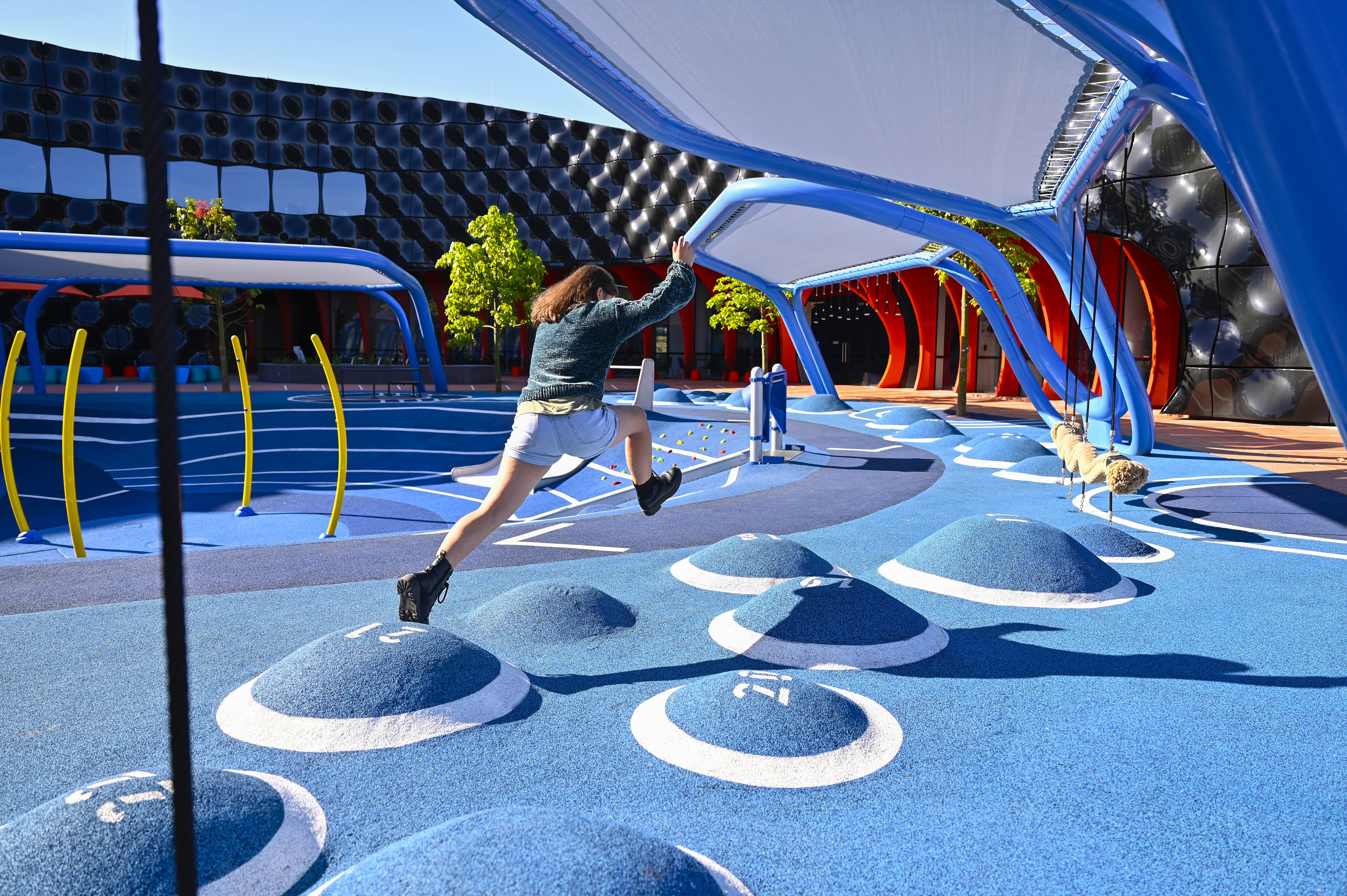 Please upload one image to be used for promotional purposes that best represents your submission