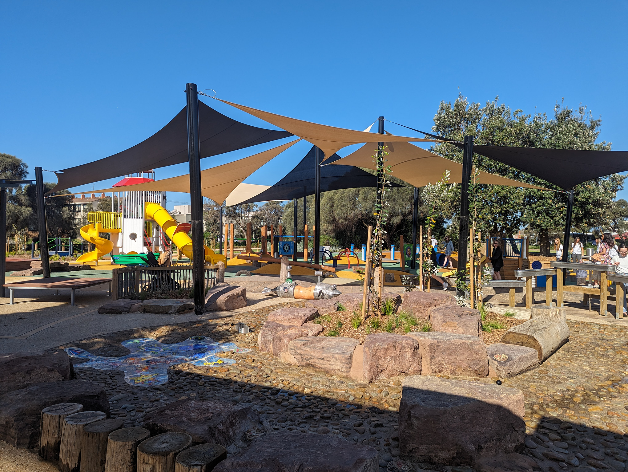 Please upload one image to be used for promotional purposes that best represents your submission