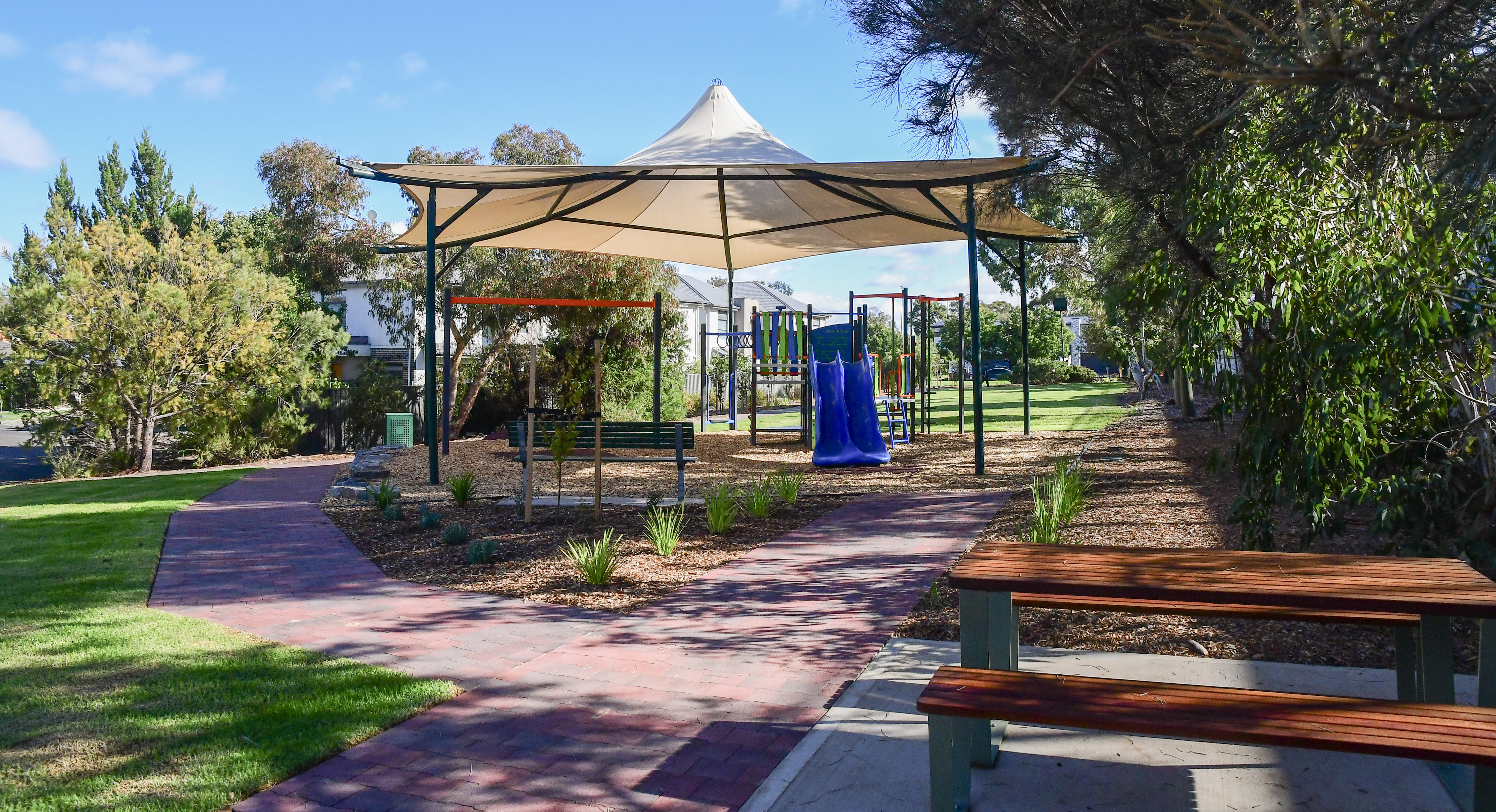 Please upload one image to be used for promotional purposes that best represents your submission