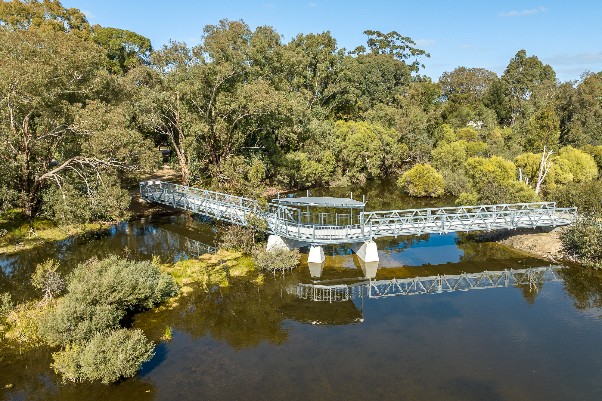 Please upload one image to be used for promotional purposes that best represents your submission